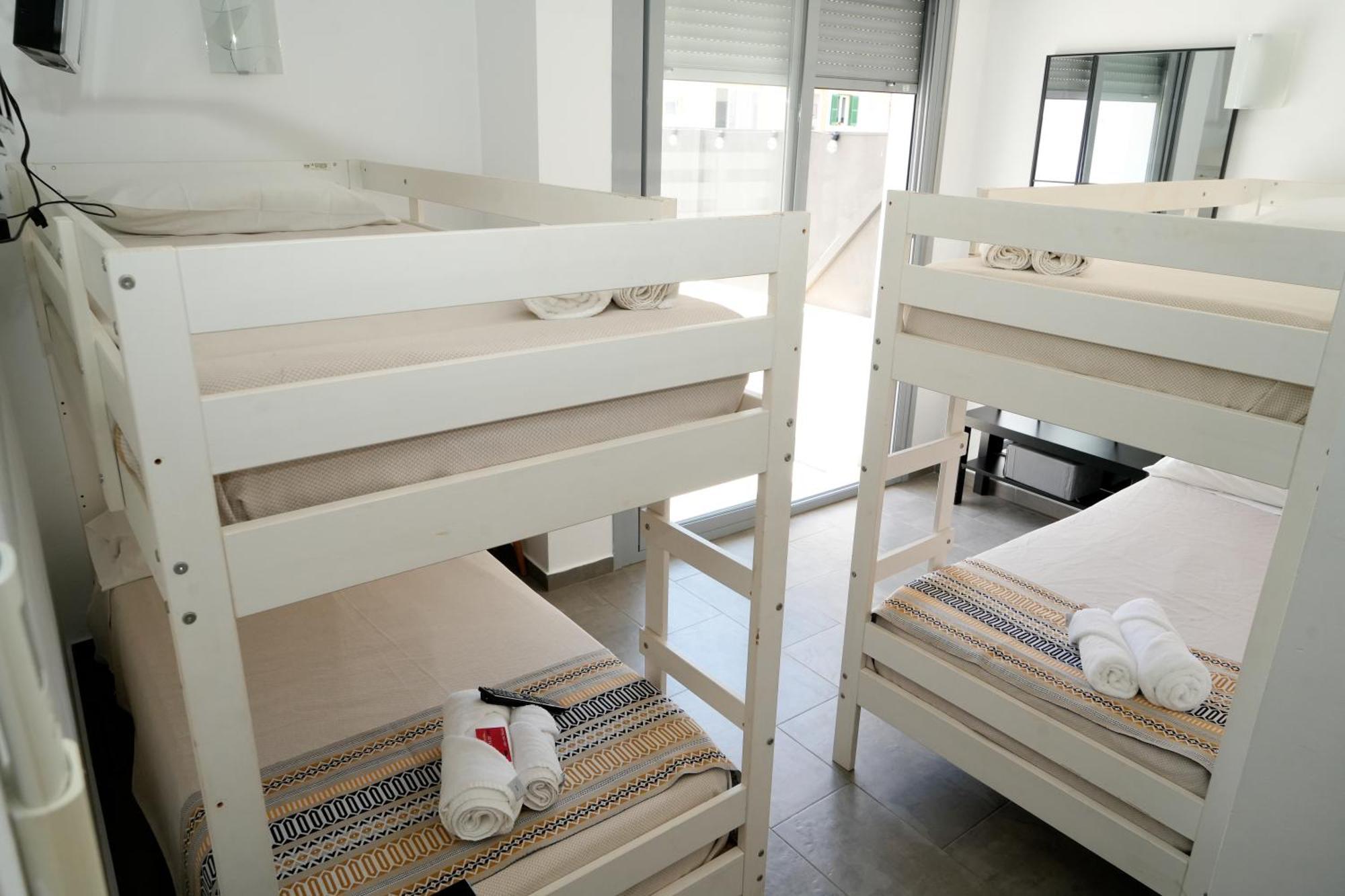 Quadruple Room Private Bathroom