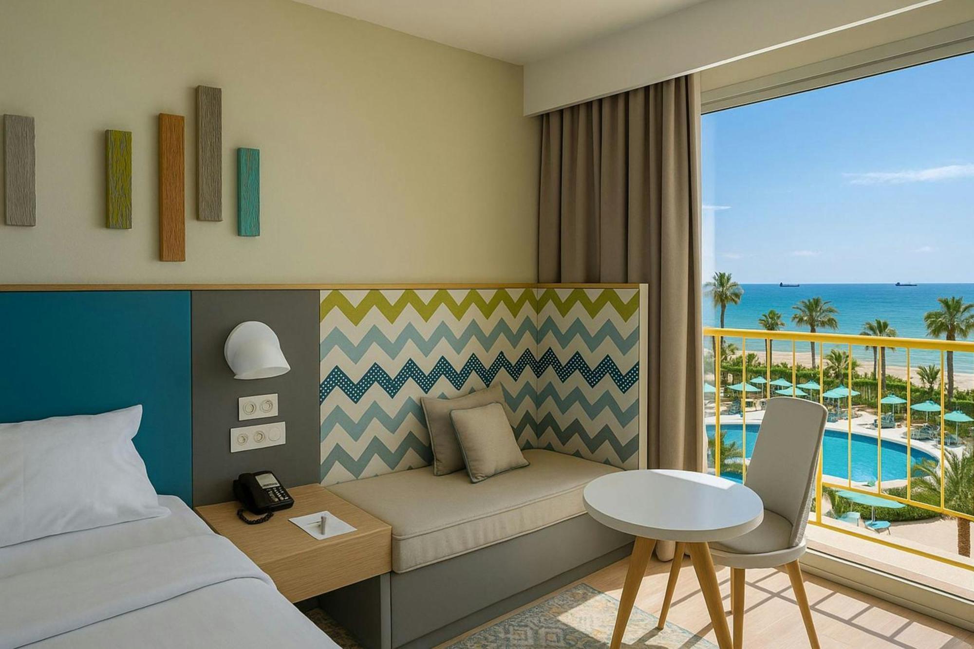 Camera con 1 Letto King-Size, Vista Mare Parziale e Balcone