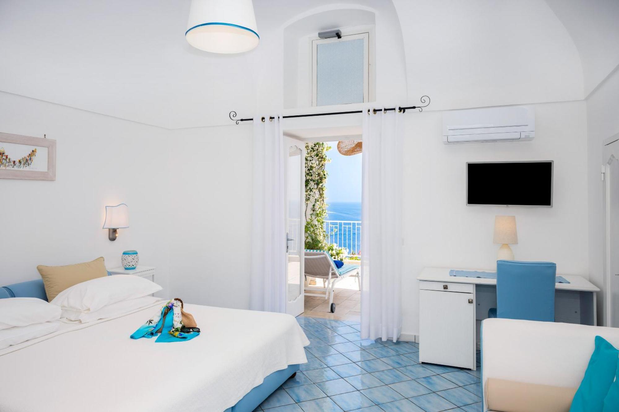 Deluxe Triple Room Sea View