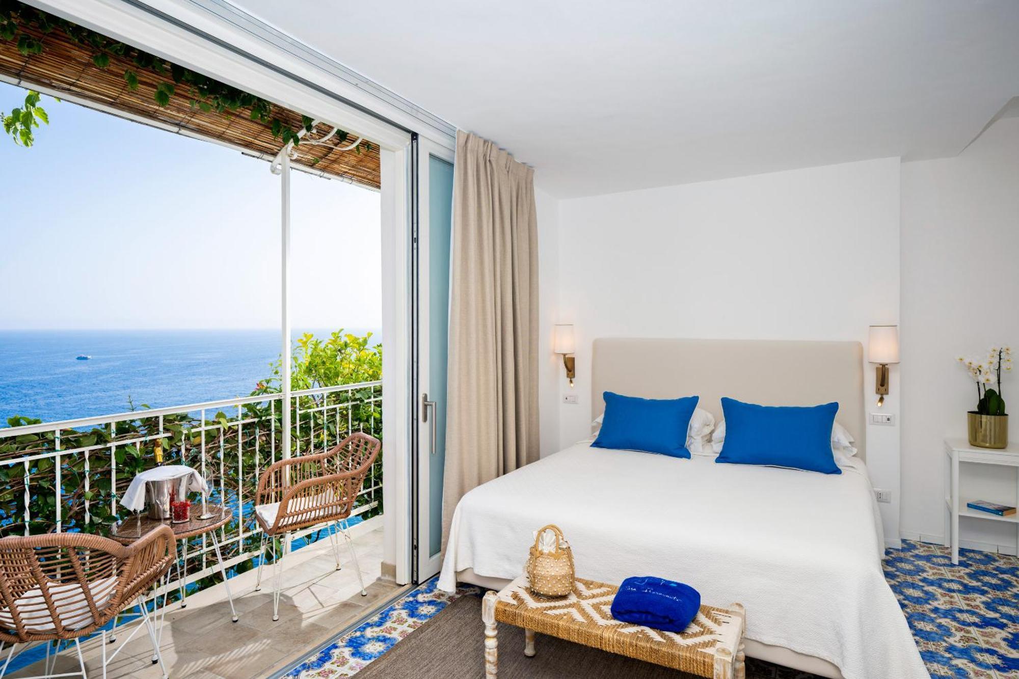Double or Twin Room Sea View