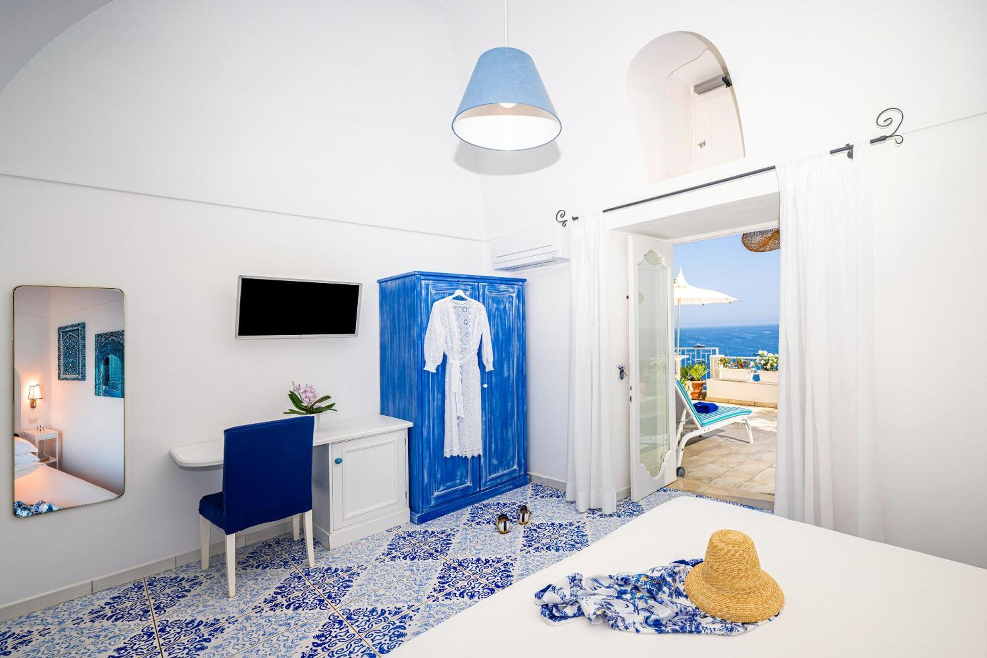 Deluxe Double or Twin Room Sea View