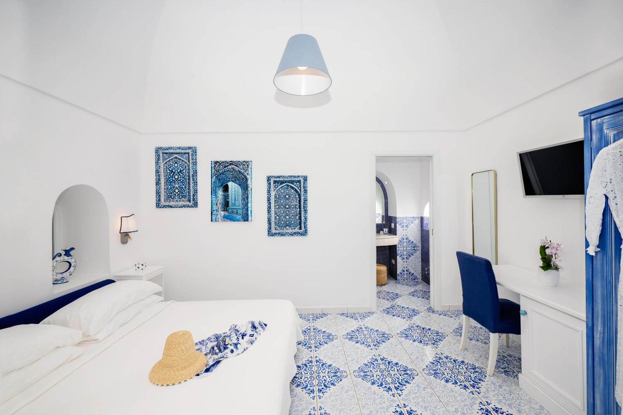 Deluxe Double or Twin Room Sea View