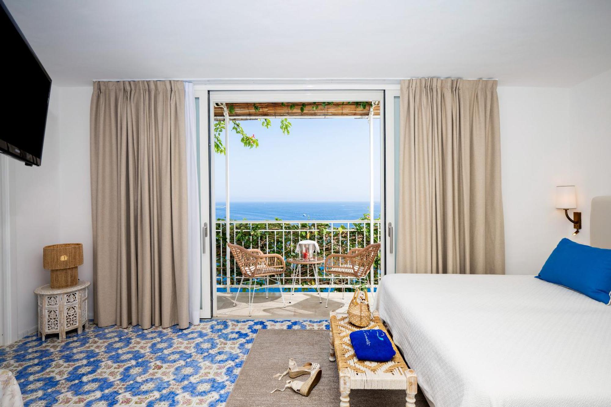 Double or Twin Room Sea View