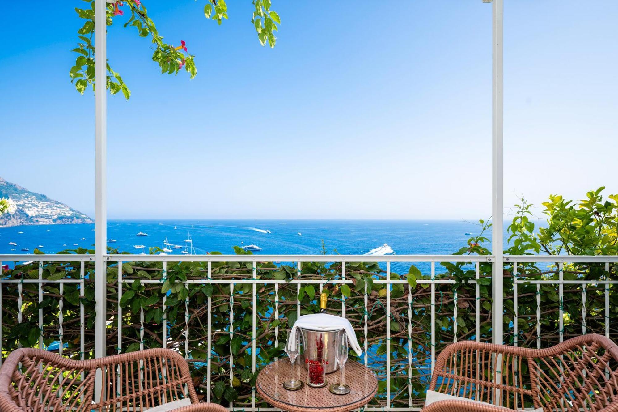 Double or Twin Room Sea View