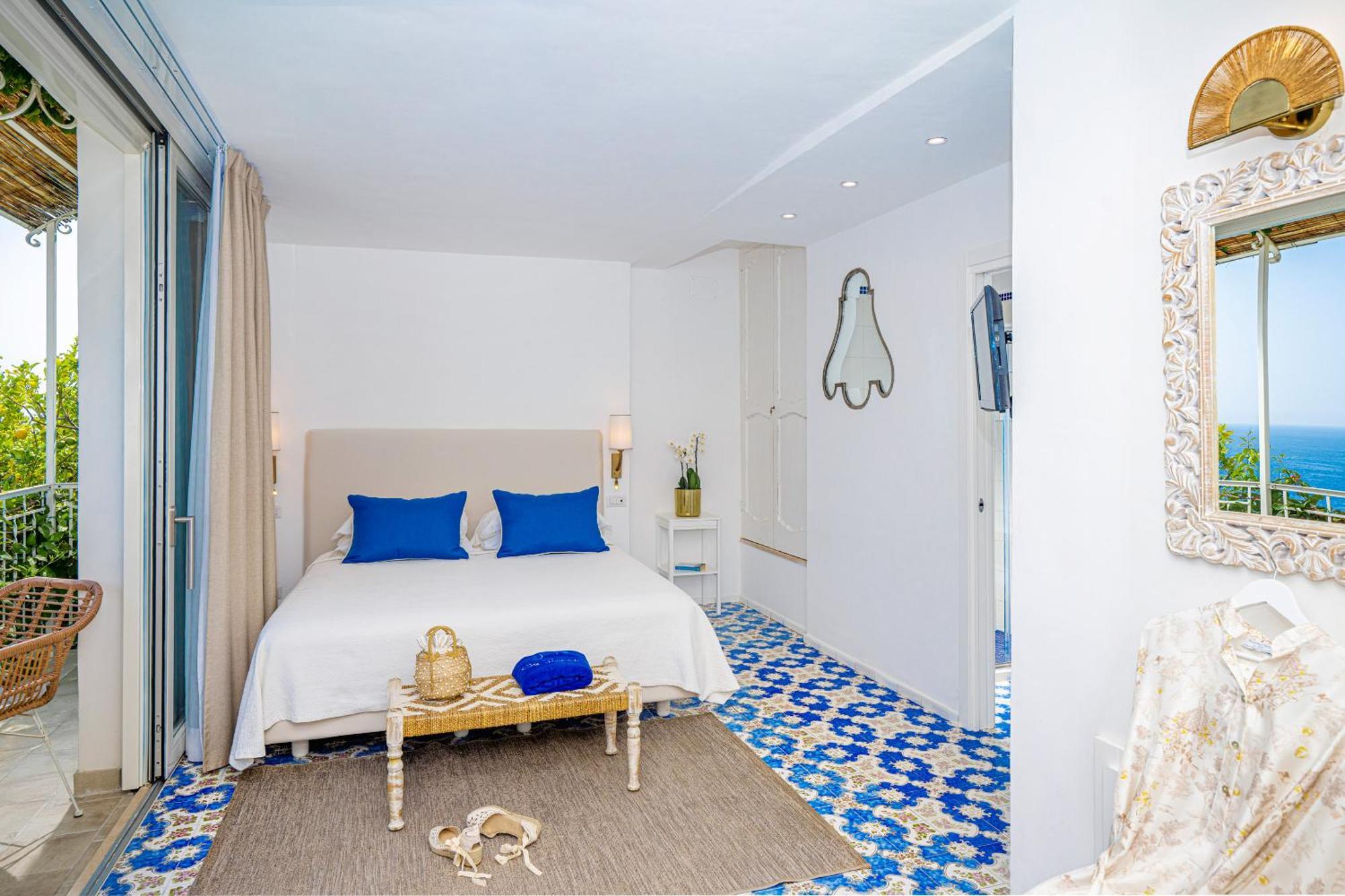 Double or Twin Room Sea View