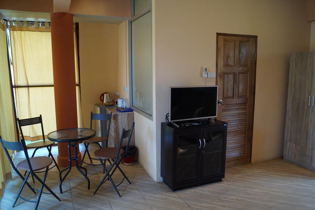 Family Room Balcony,168588870:JPEG