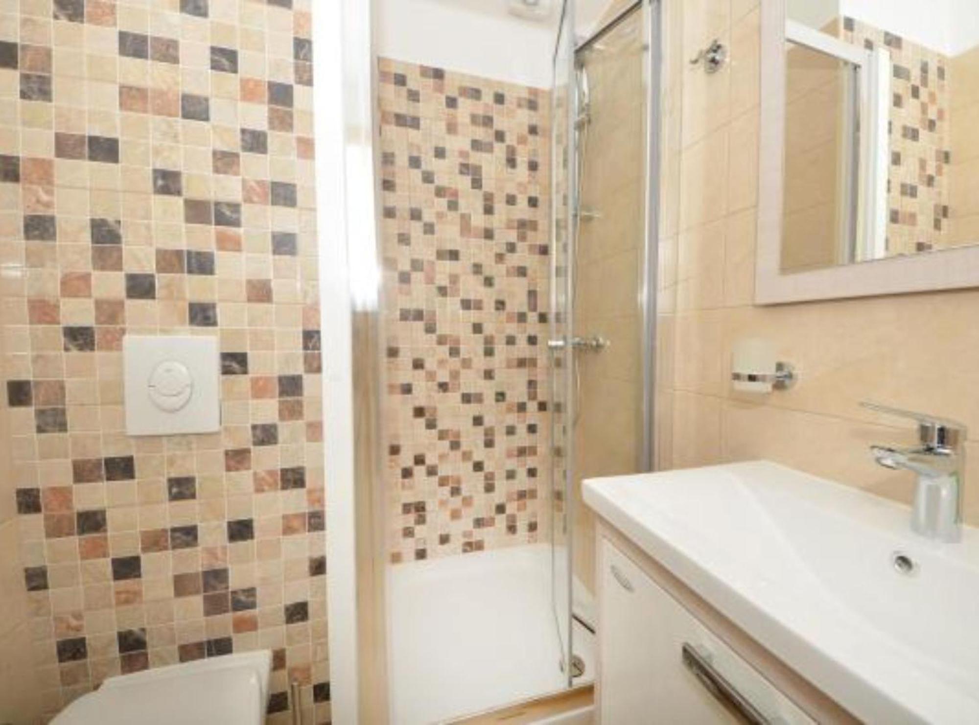 Twin Room Private Bathroom
