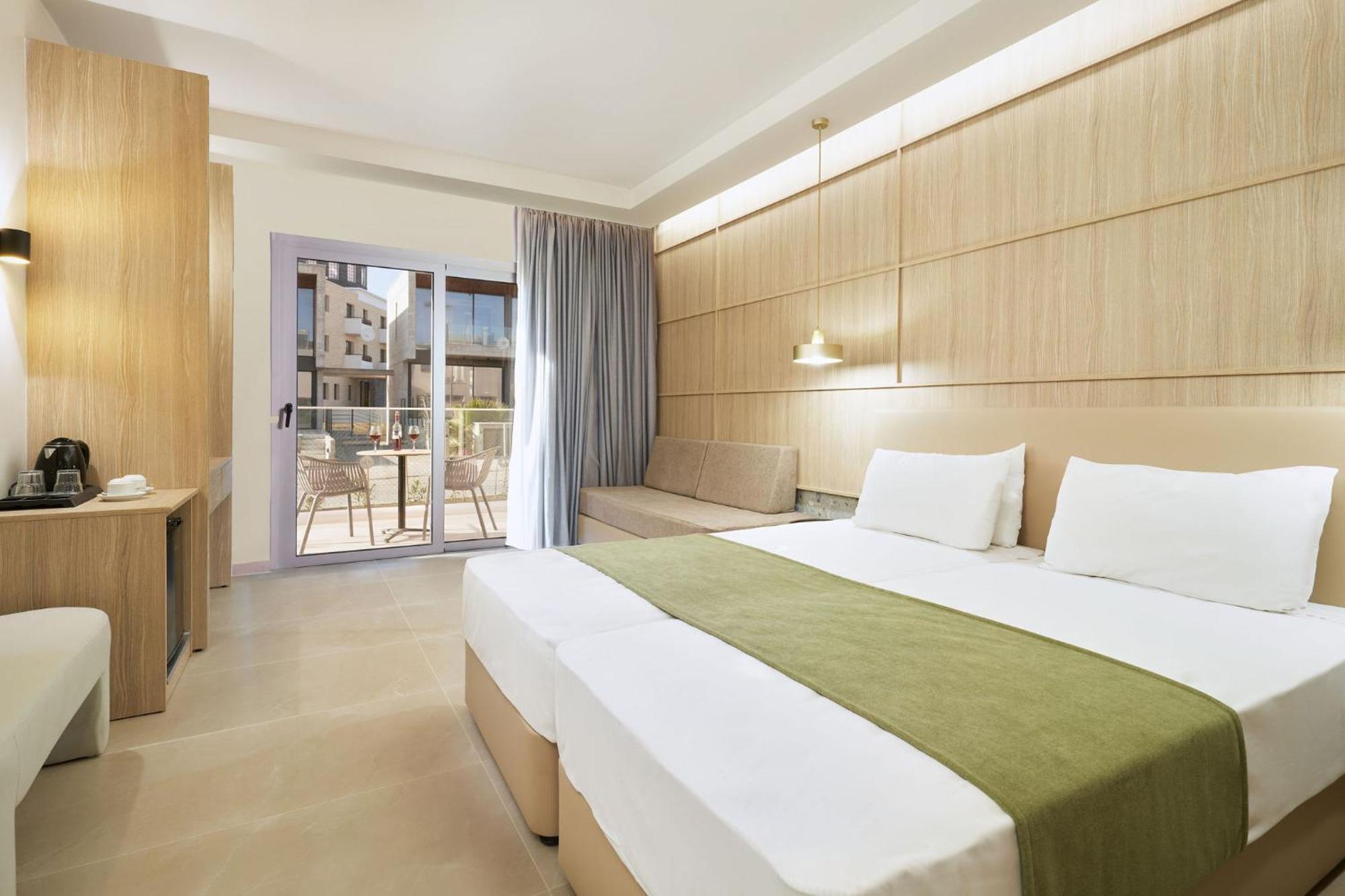 Twin Room,1686426463:JPEG