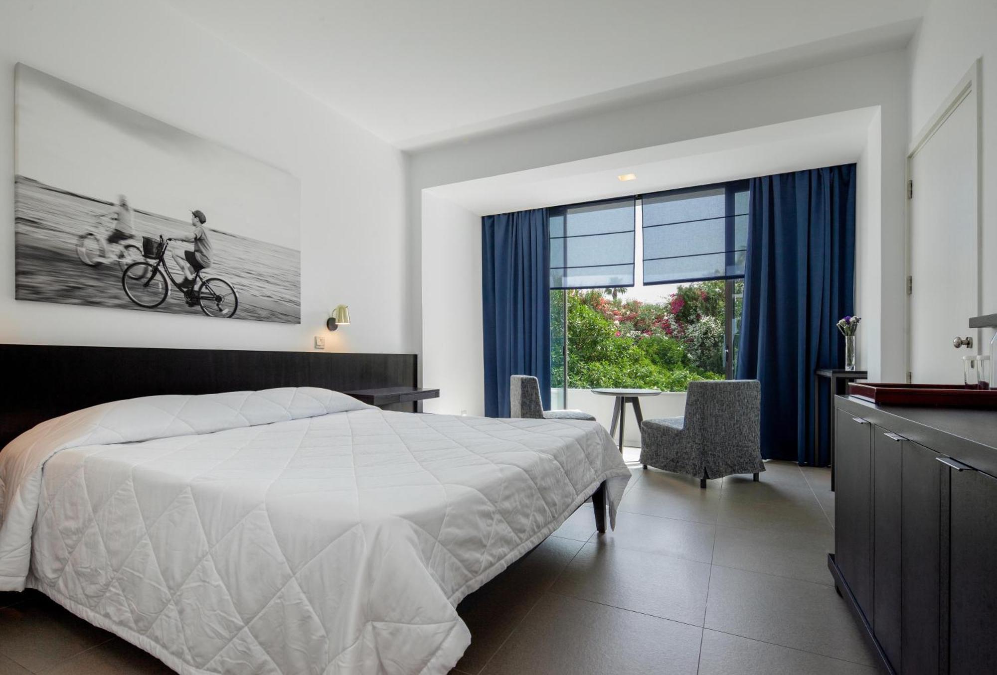 Connecting Inland View Room