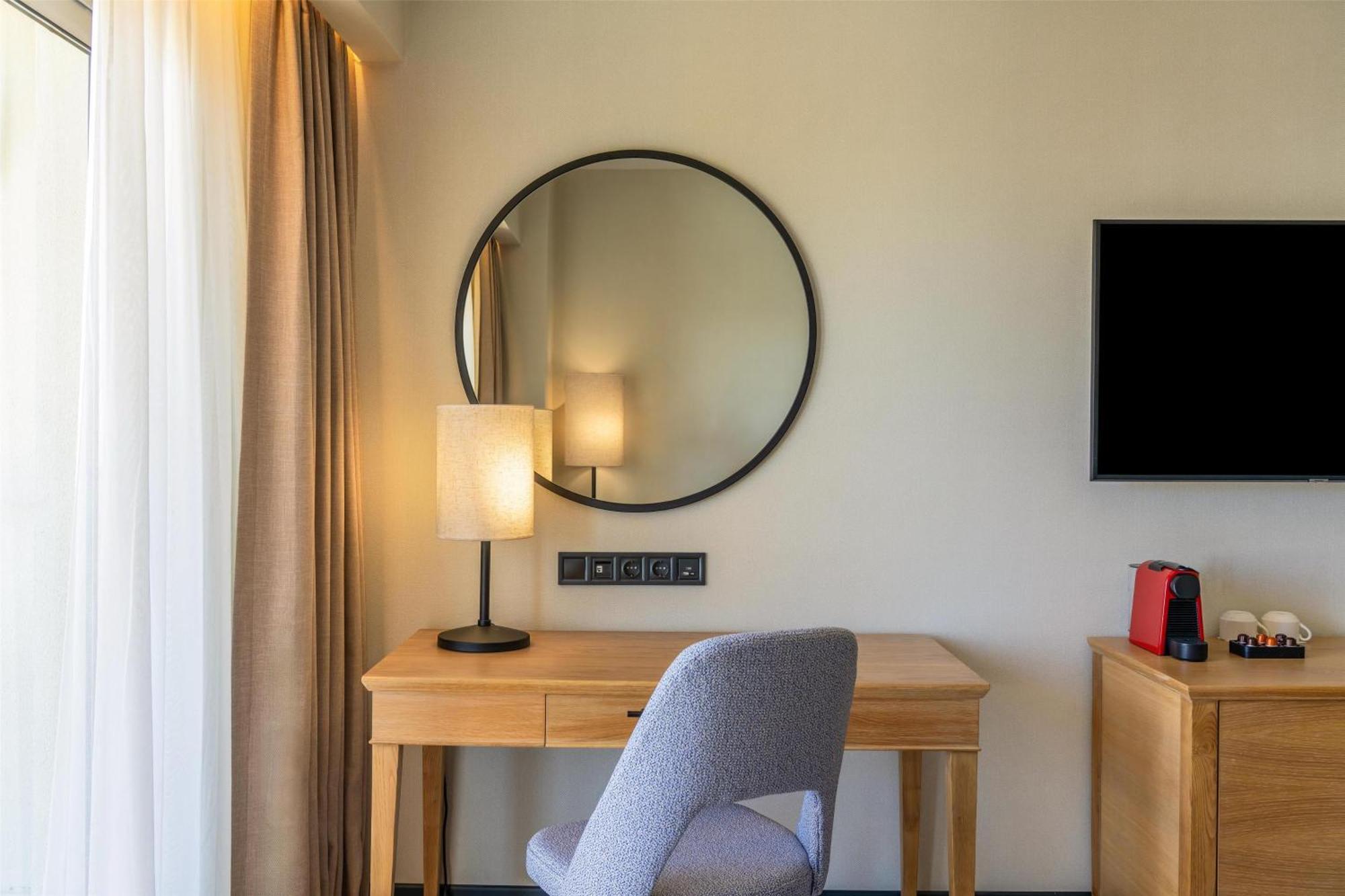 Chambre Premium avec Balcon - Vue sur Piscine