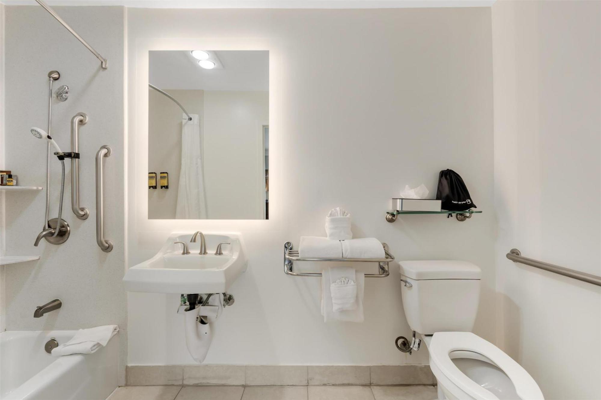 King Room Bath Tub Disability Access or Non-Smoking