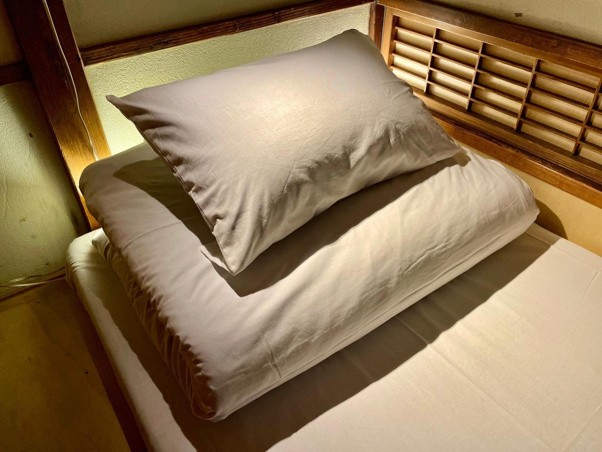 Capsule Bed 8-Bed Mixed Dormitory Room