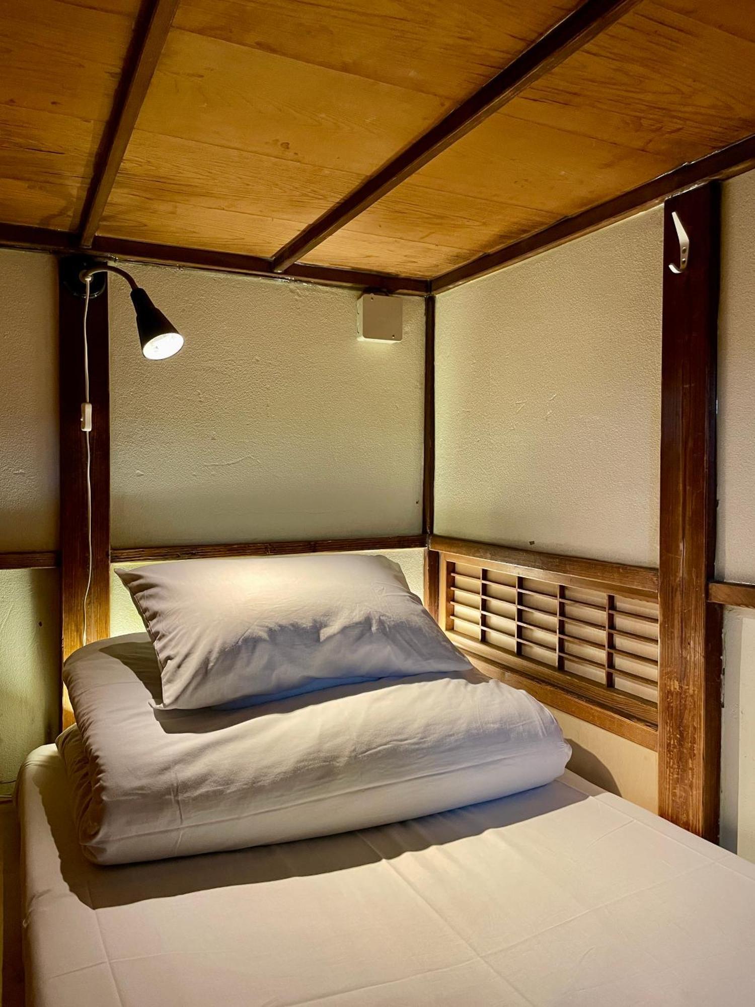 Capsule Bed 8-Bed Mixed Dormitory Room