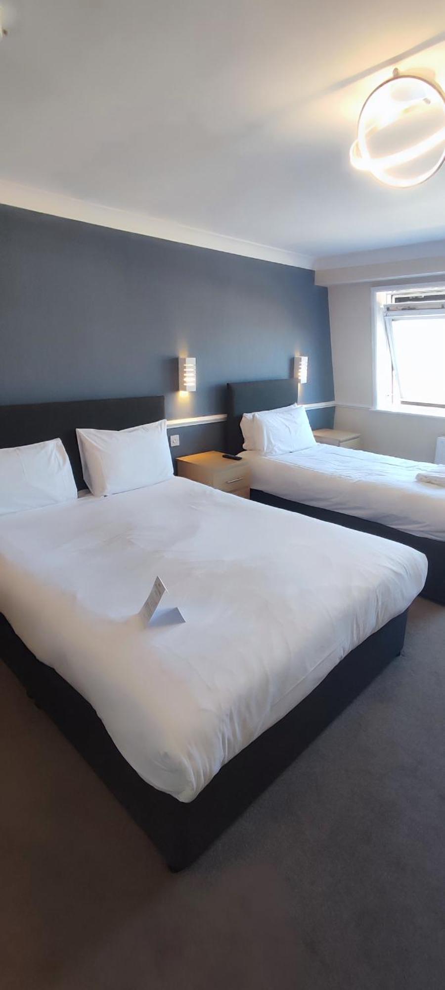 Family Room One Double Bed Two Single Beds Non-Smoking,1687448229:JPEG