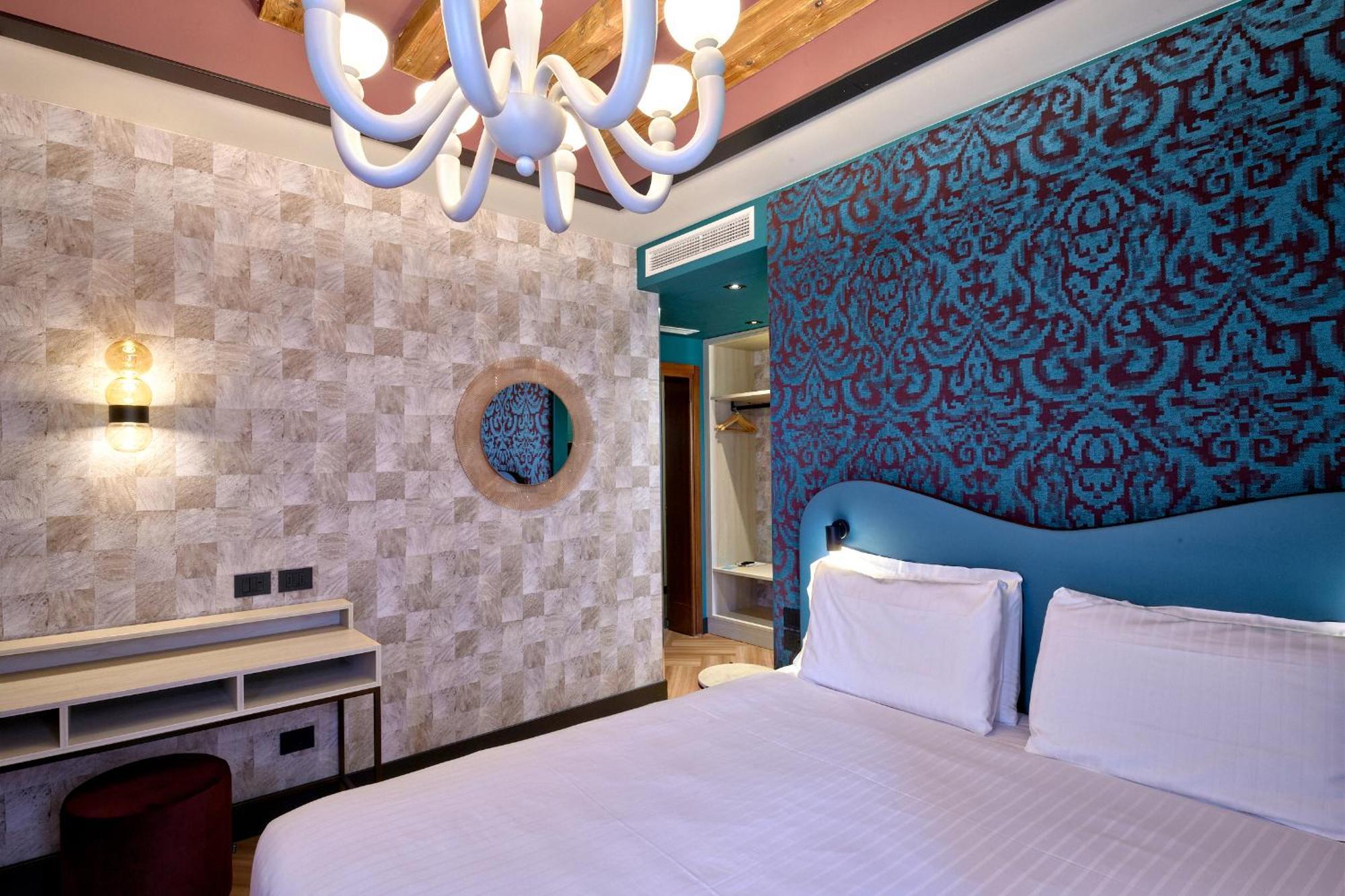 Deluxe Double Room Canal View