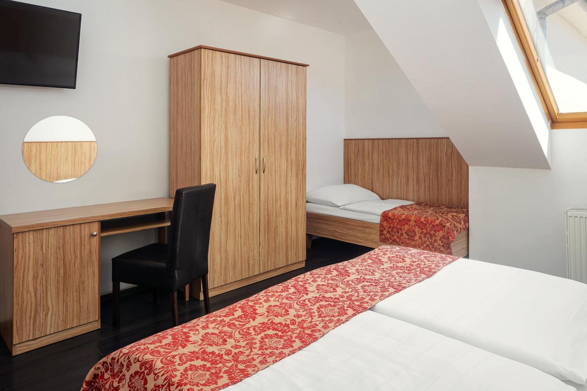 Superior Double Room Extra Bed Air-Conditioning