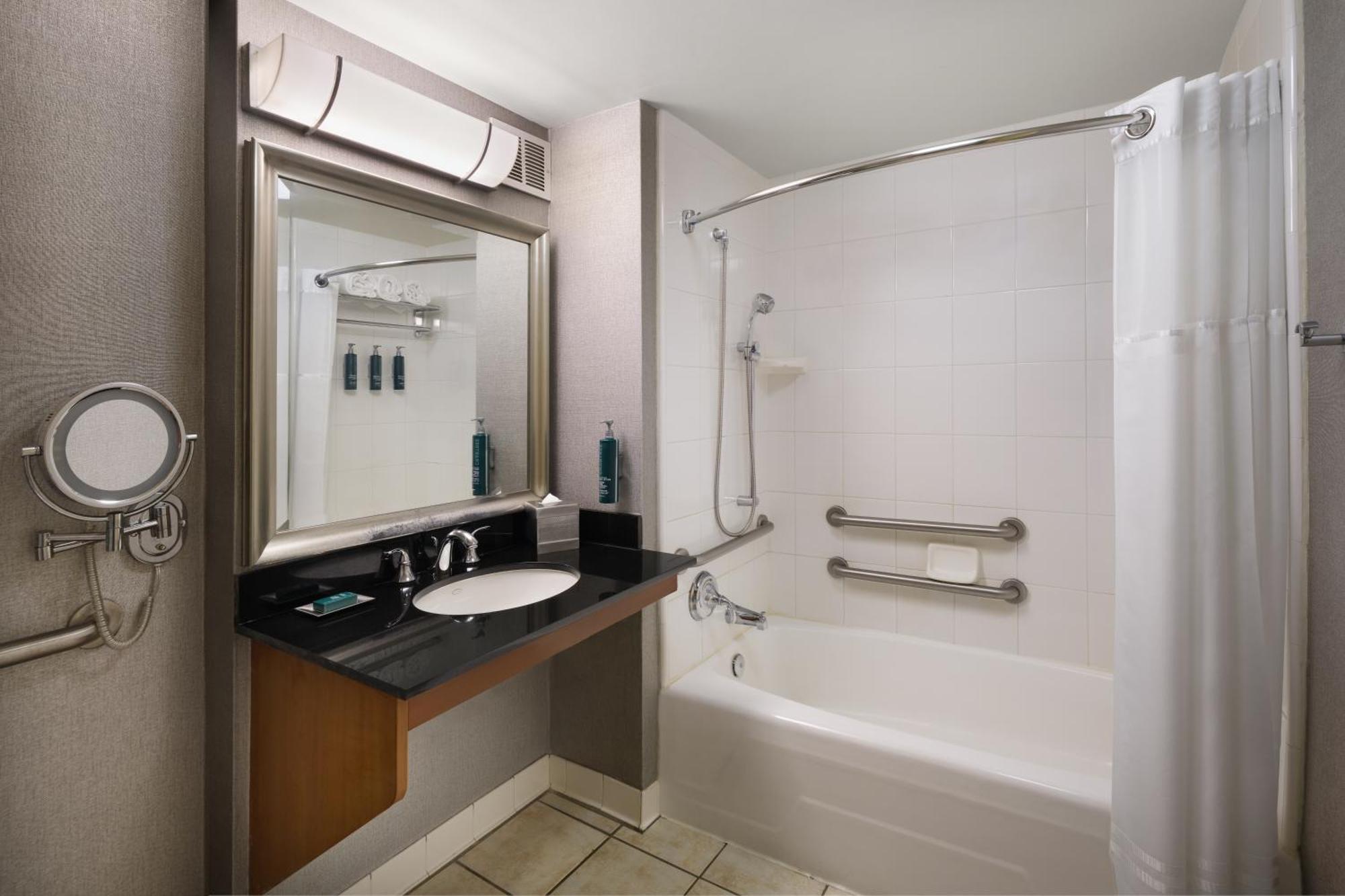 Queen Room Bath Tub Disability Access
