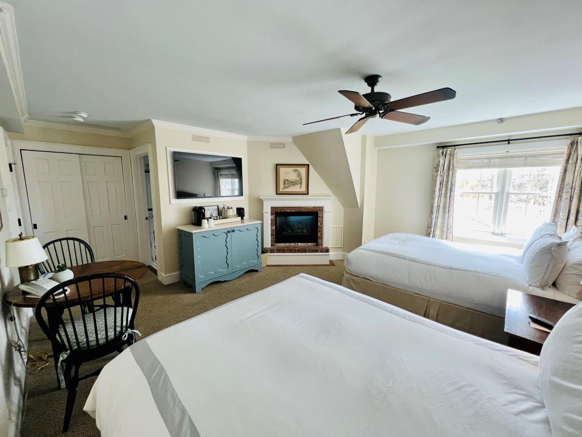 Deluxe Queen Room Main Building