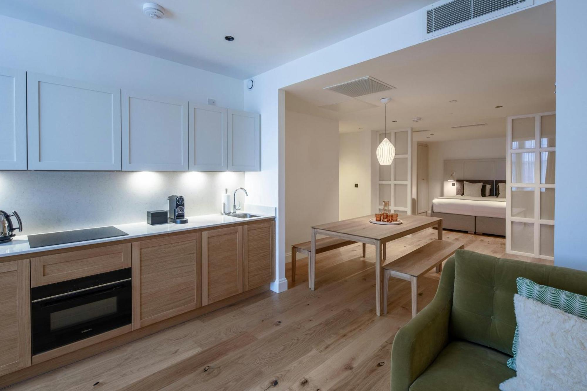 One-Bedroom King Suite with Sofa Bed and City View,1742818944:JPEG