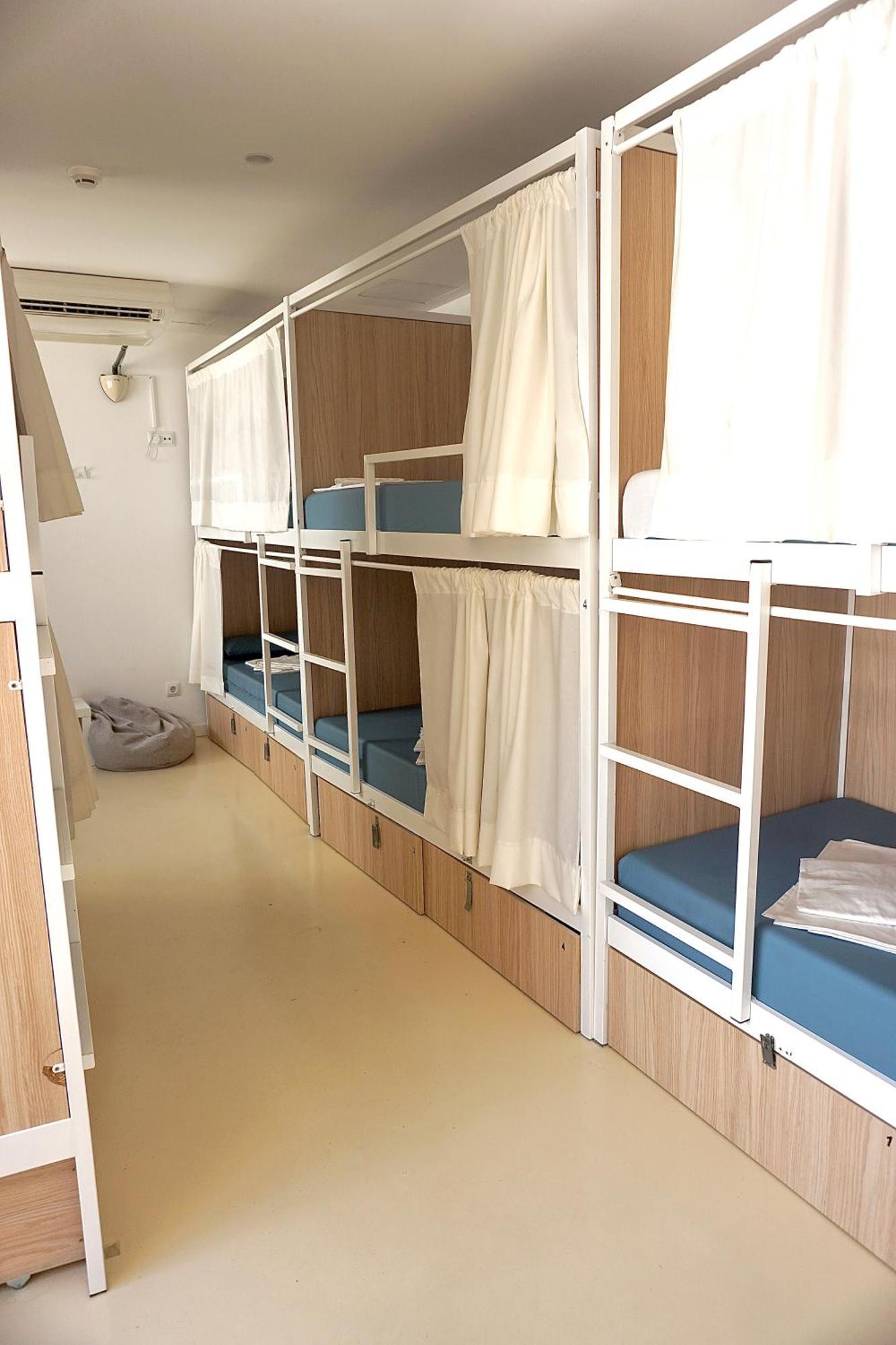 Bed 16 Bed Mixed Dormitory Room