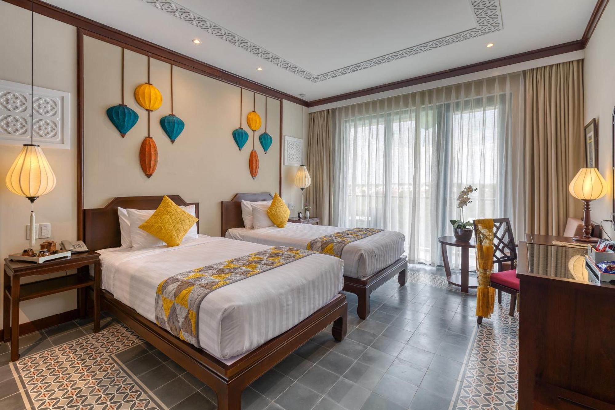 Junior Queen or Twin Suite Bathtub Balcony Tranquil Meadow View