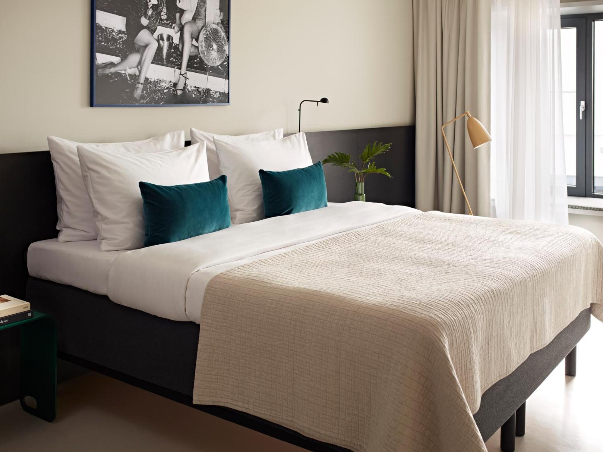 Medium Room