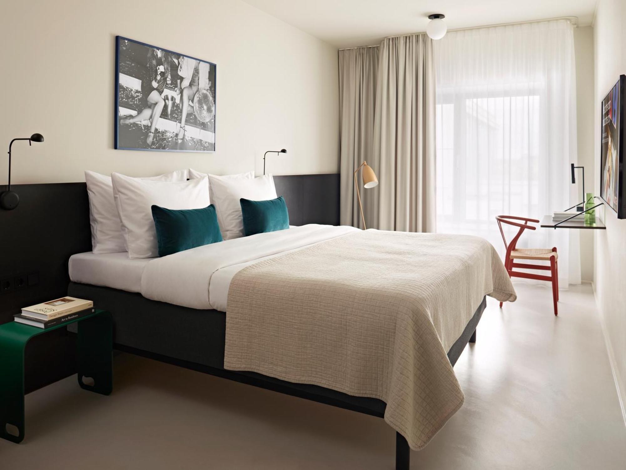 Medium Room