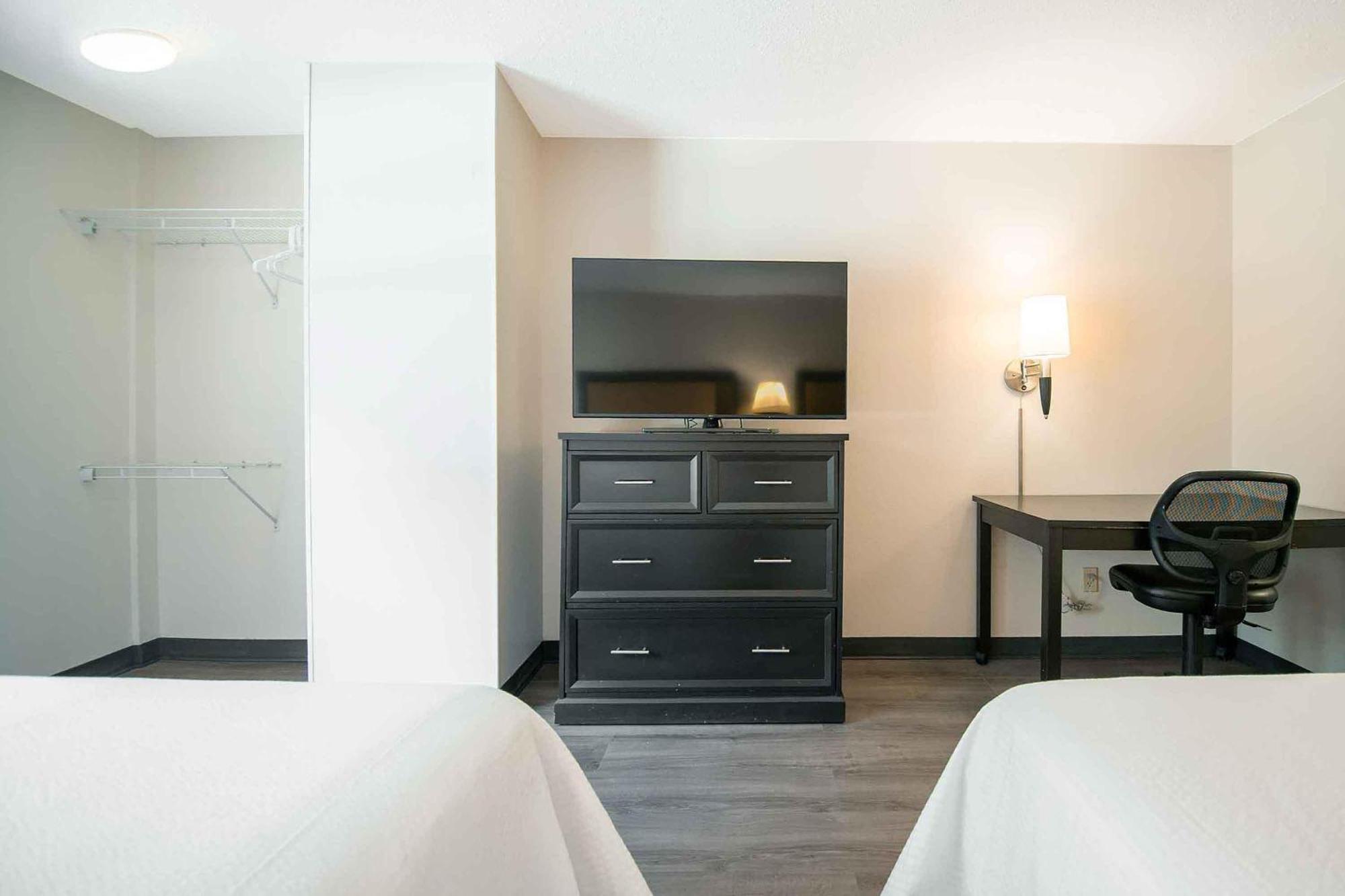 Deluxe Studio Two Queen Beds Non-Smoking