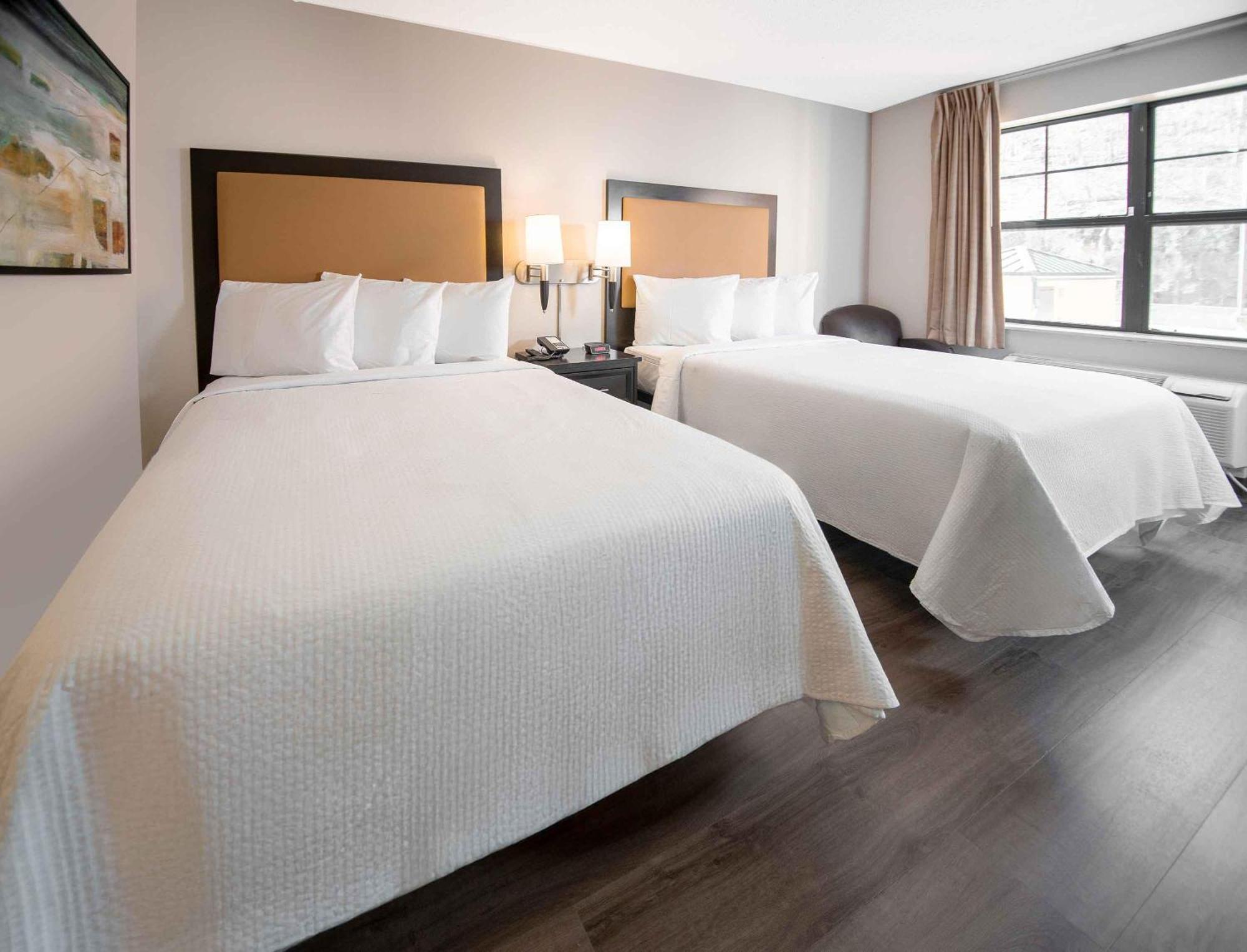 Deluxe Studio Two Queen Beds Non-Smoking