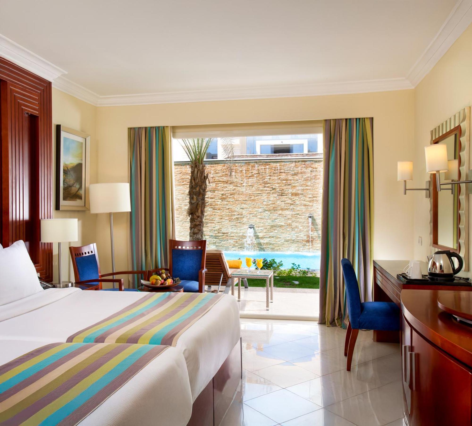 Chambre avec Accès Direct à la Piscine