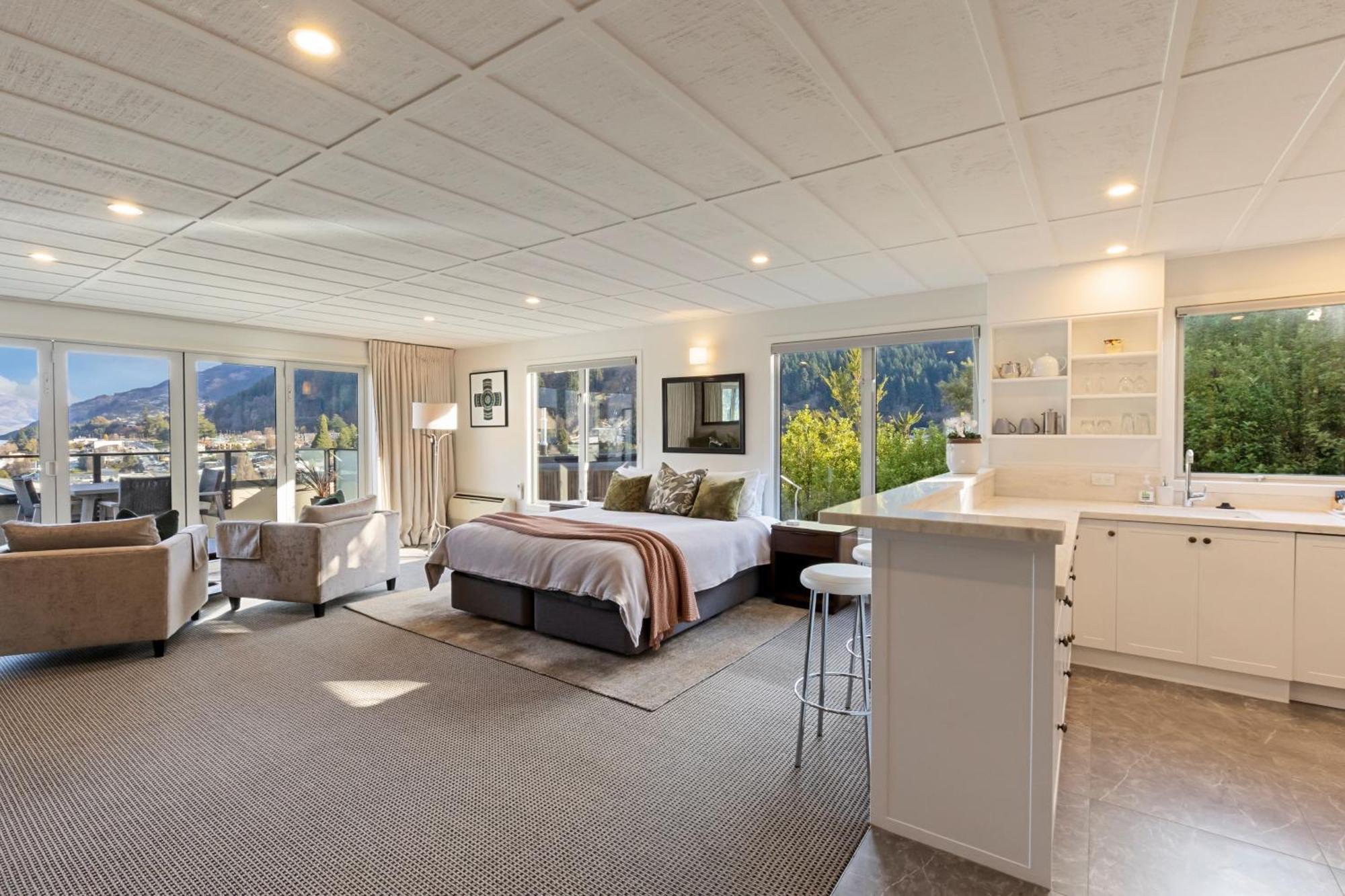 Studio Lake View