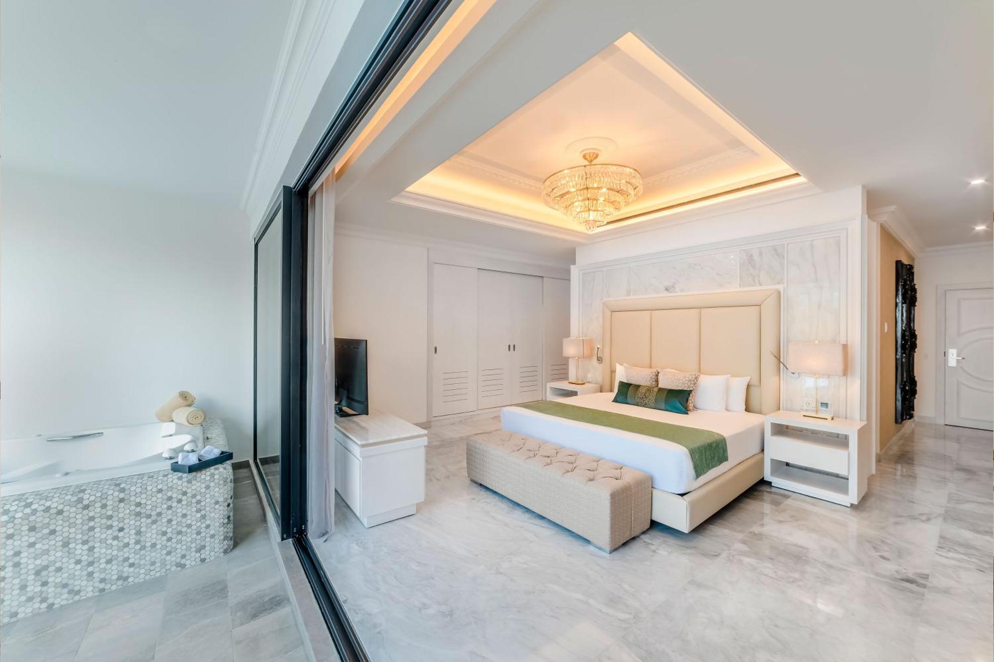 Mansion Jacuzzi Suites