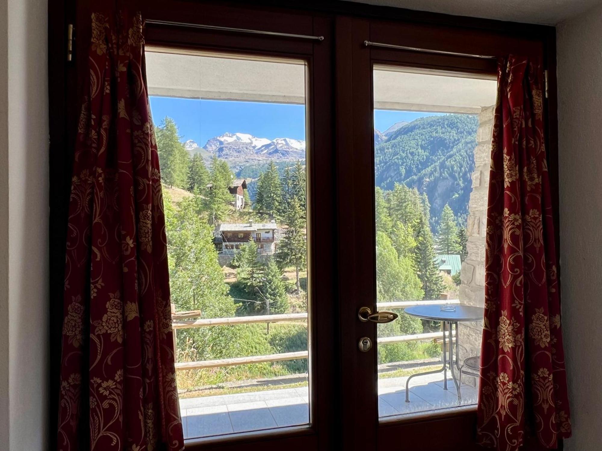 Single Room Mountain View