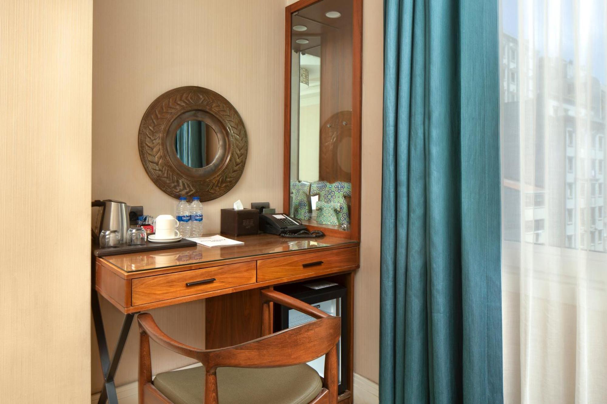 Superior French or Twin Bed Street View