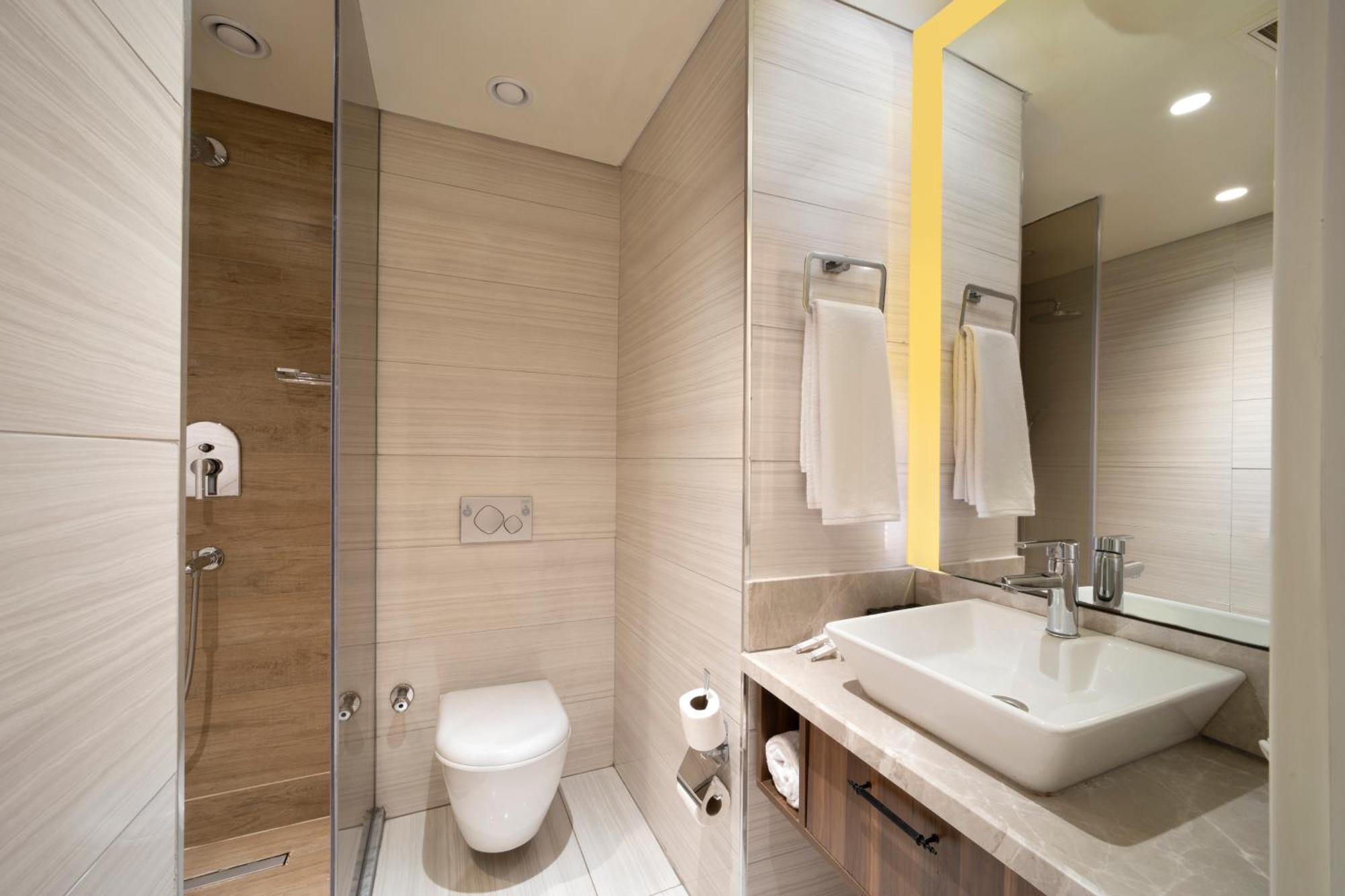 Superior French or Twin Bed Street View