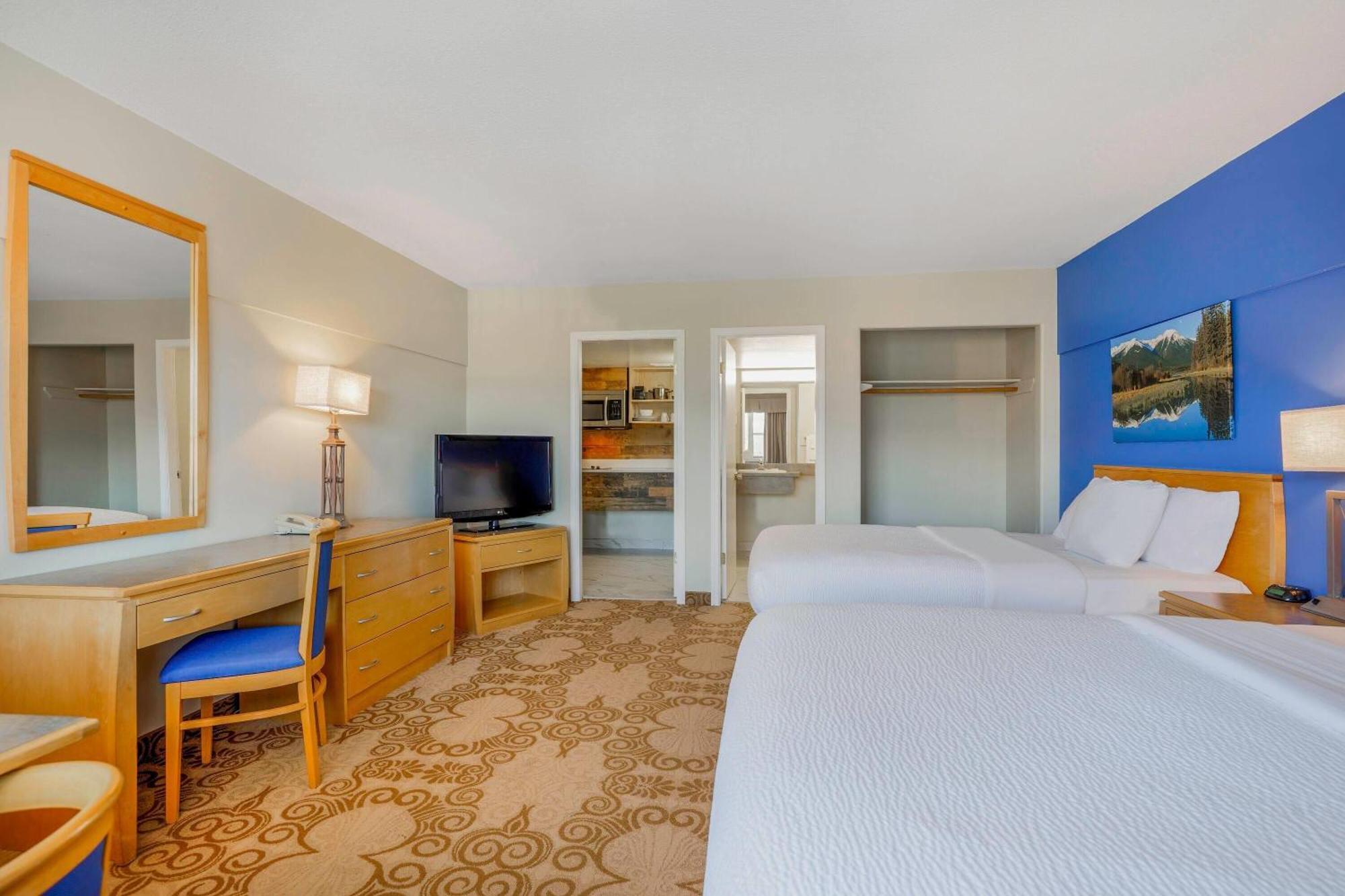 Queen Double bed Kitchenette Non-Smoking