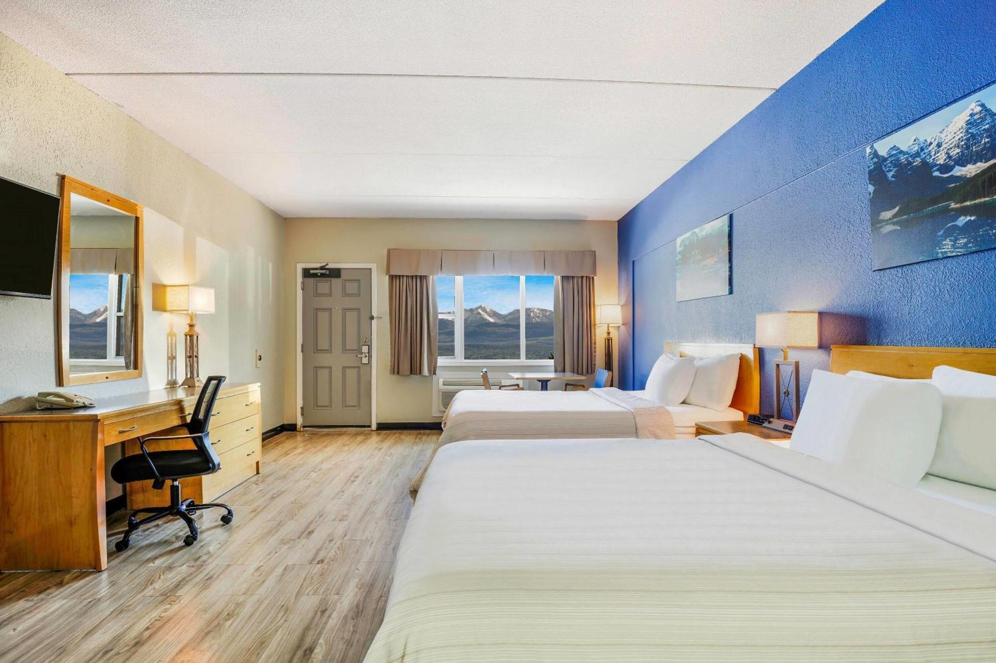Queen Room Two Queen Beds Pet Friendly