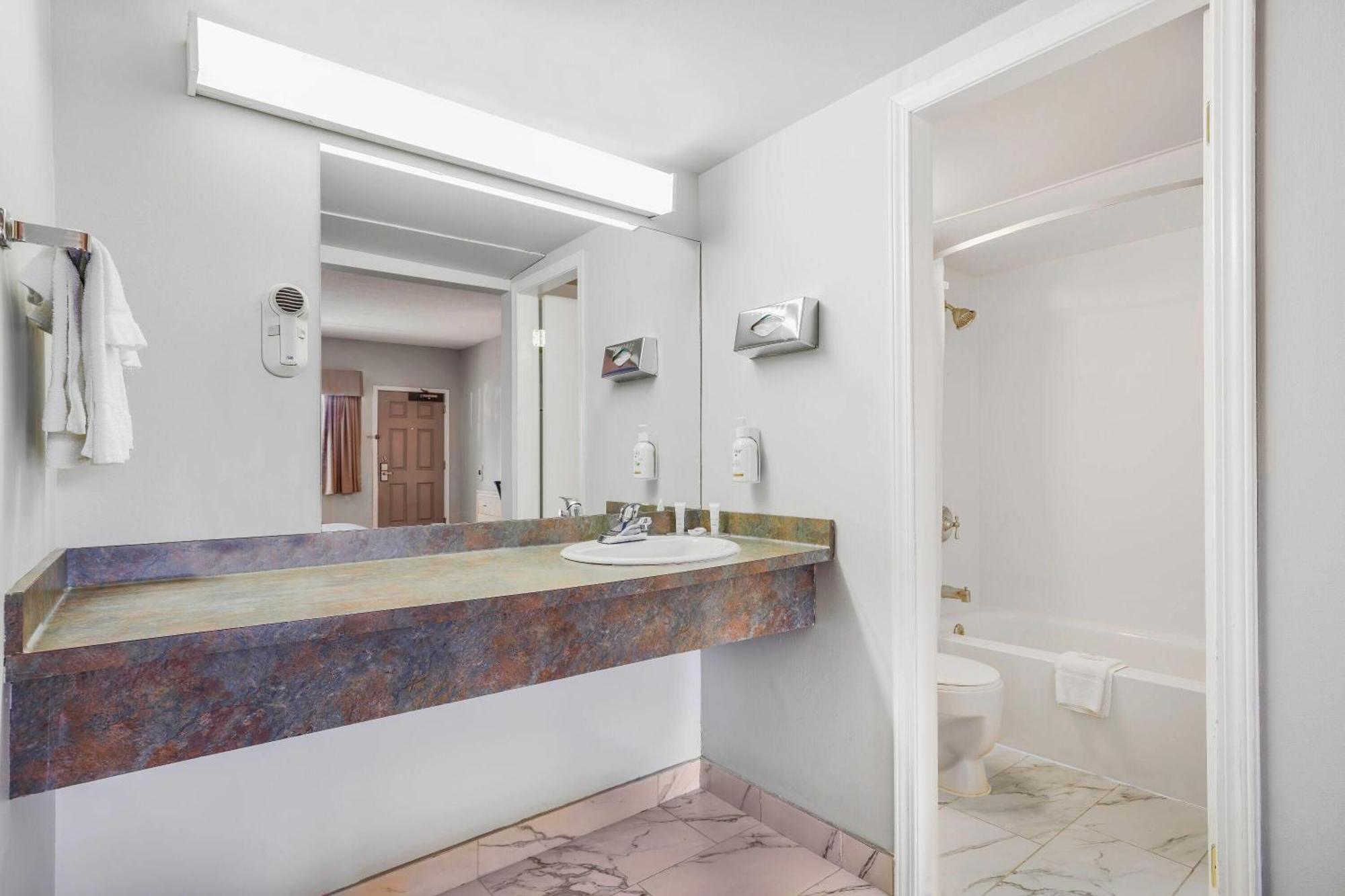 Queen Room Two Queen Beds Pet Friendly
