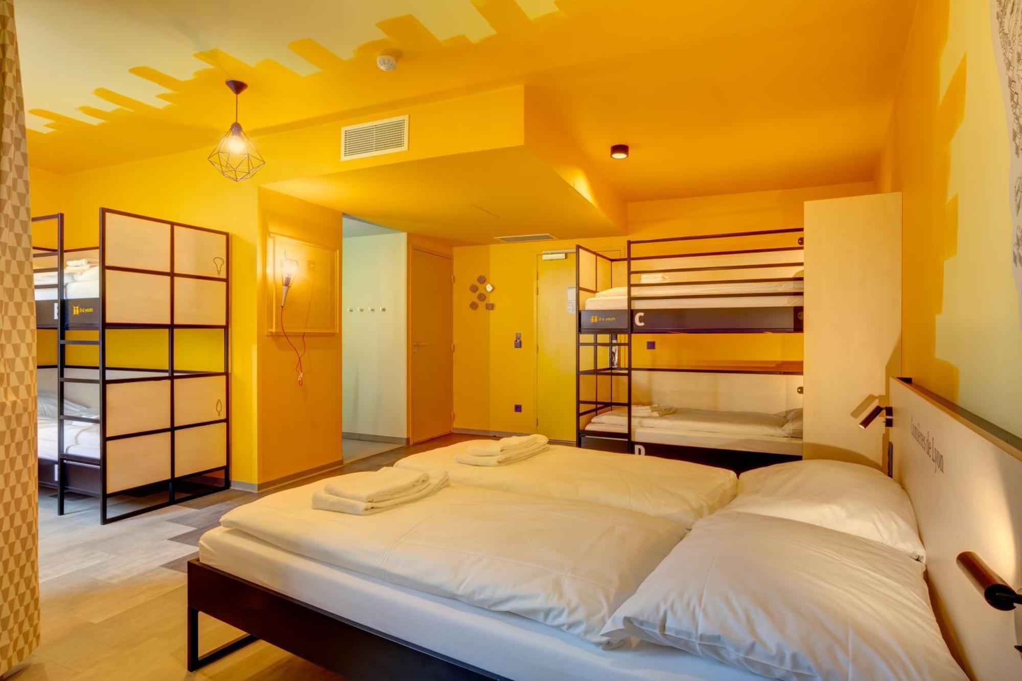 6-Bed Room
