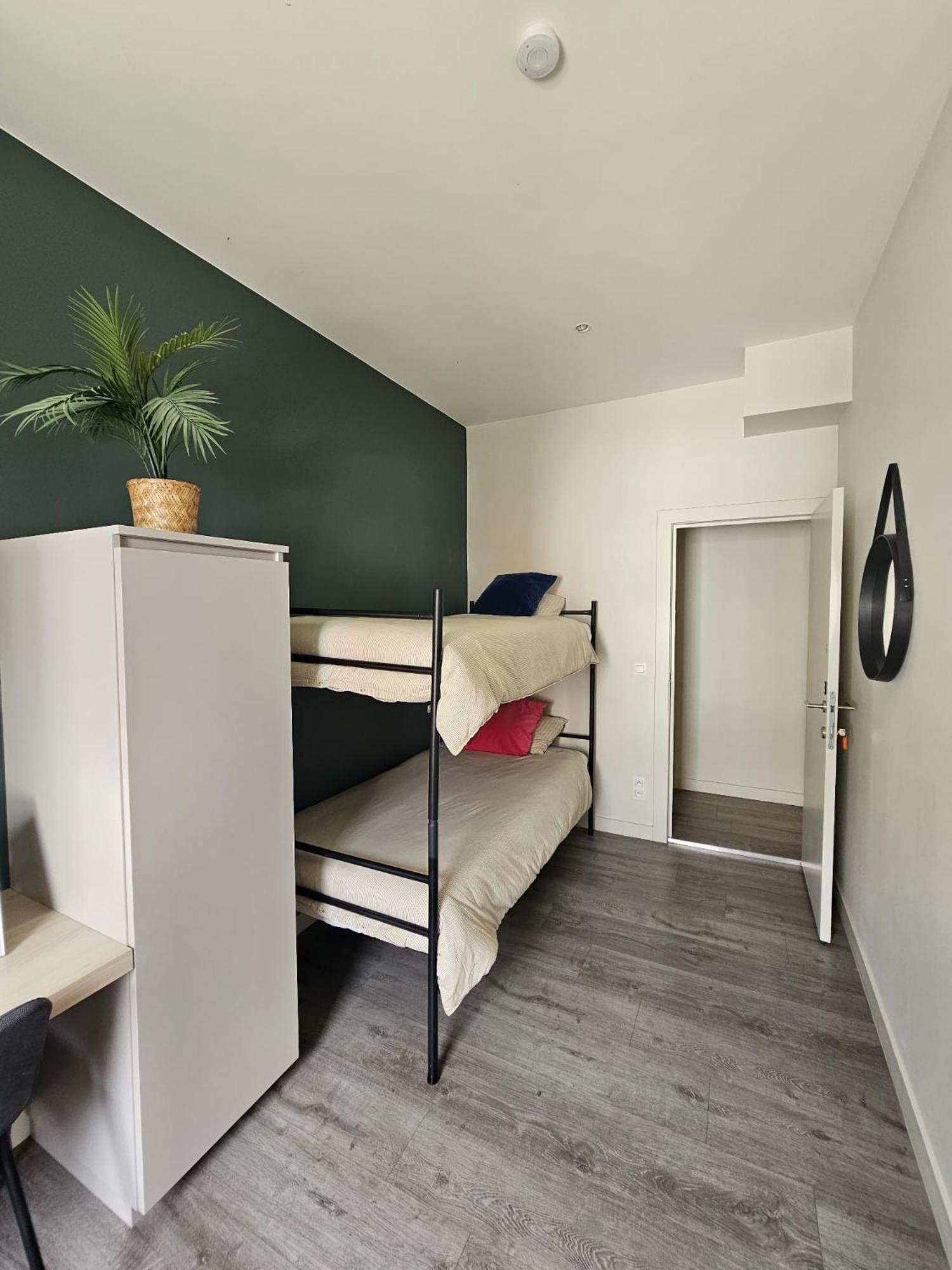 Twin Room,1654600747:JPEG