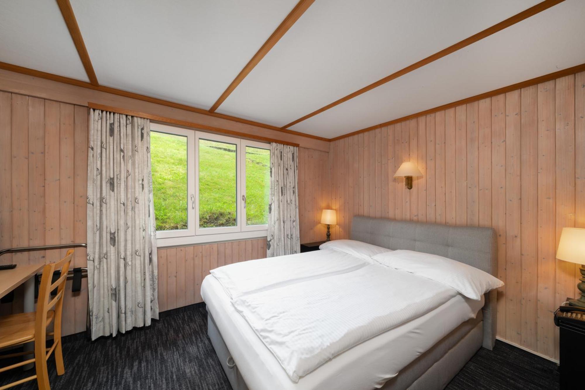 Small Double Room Private Bathroom no view