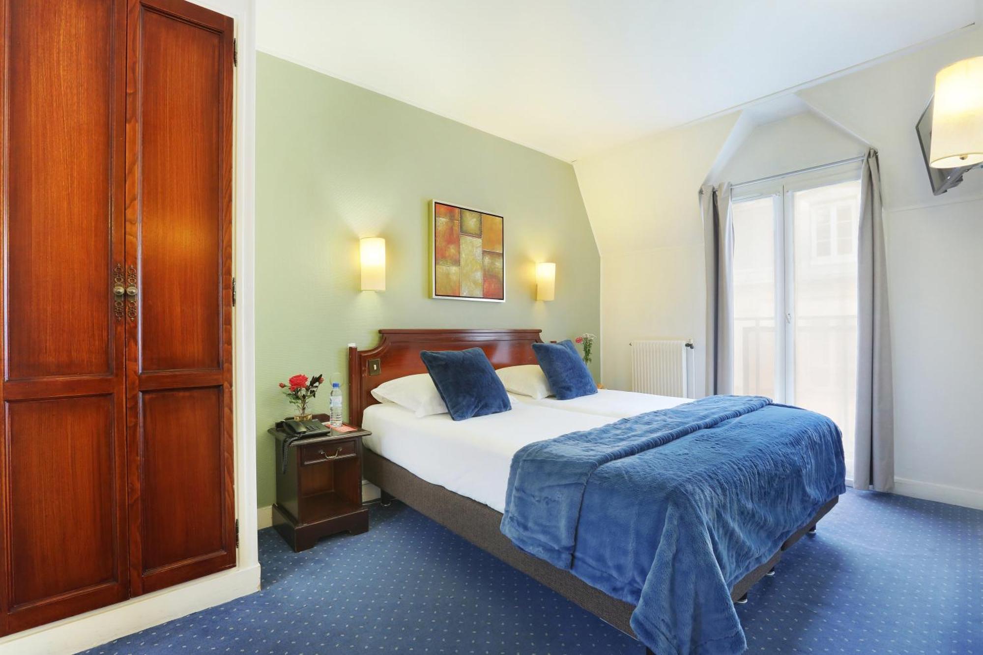 Quarto com 2 Camas de Solteiro