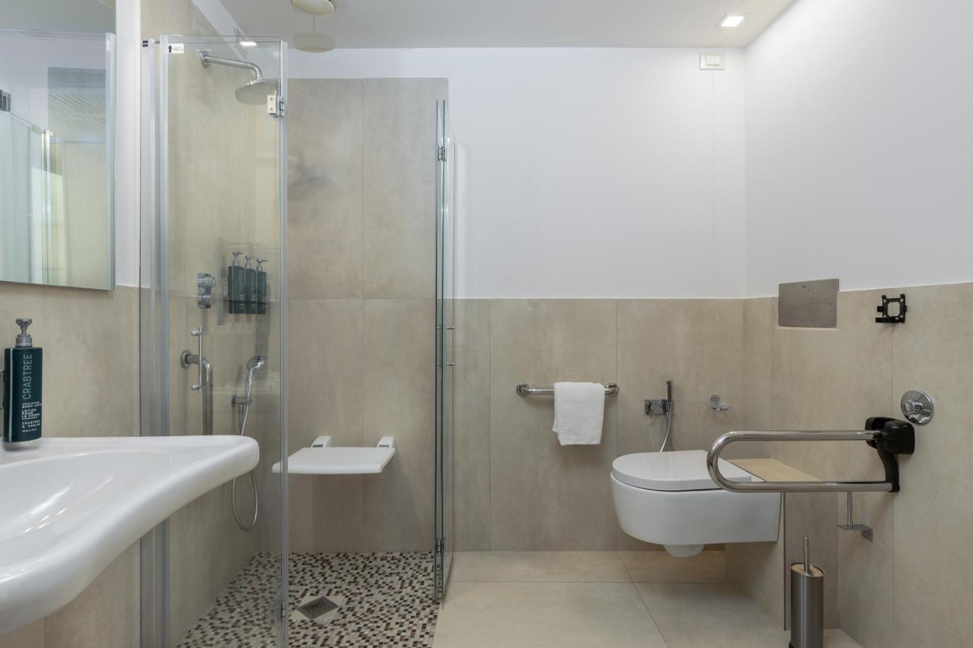 King Room Mobility Access