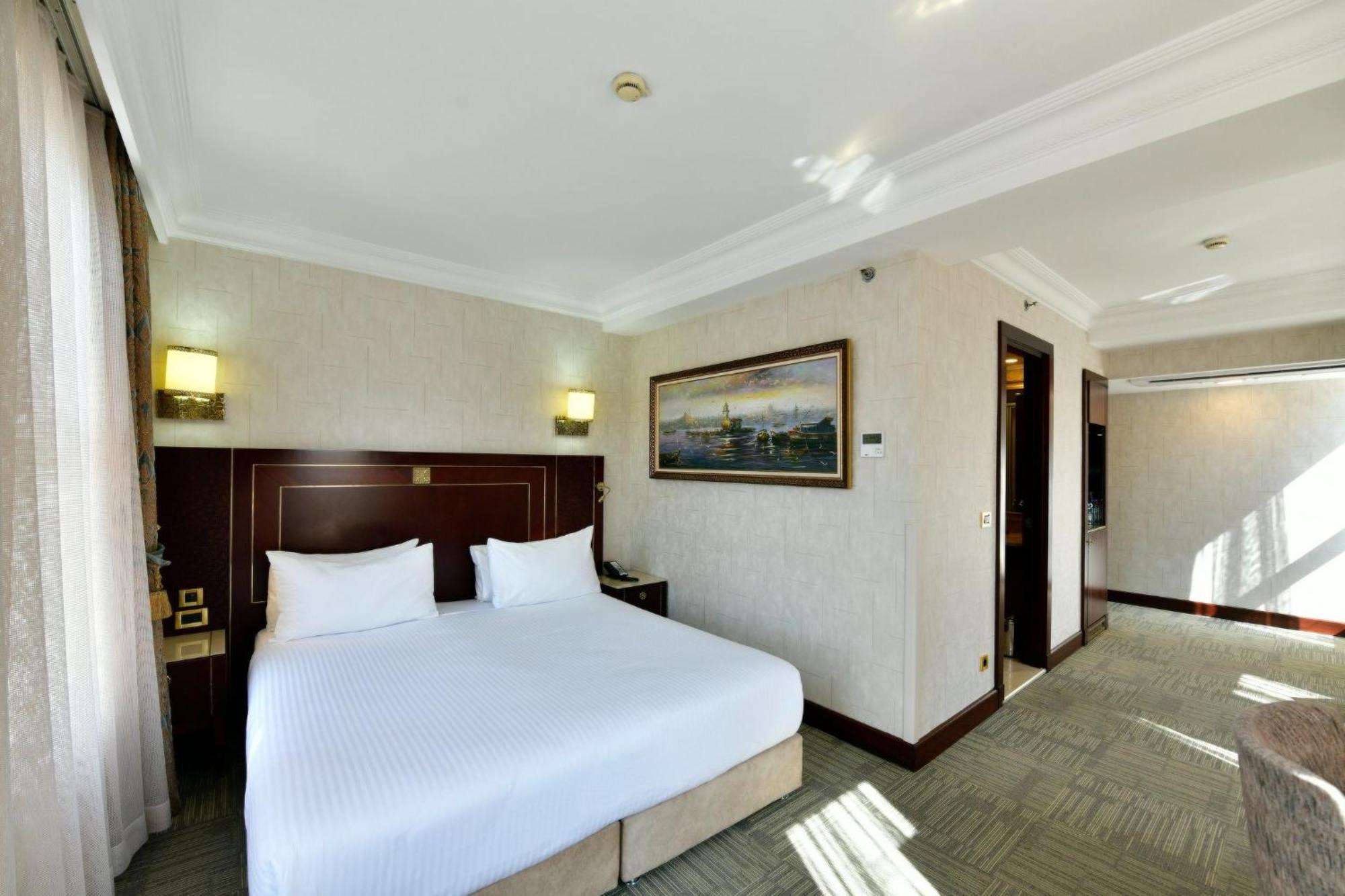 Premium King Room Lounge Access Non-Smoking
