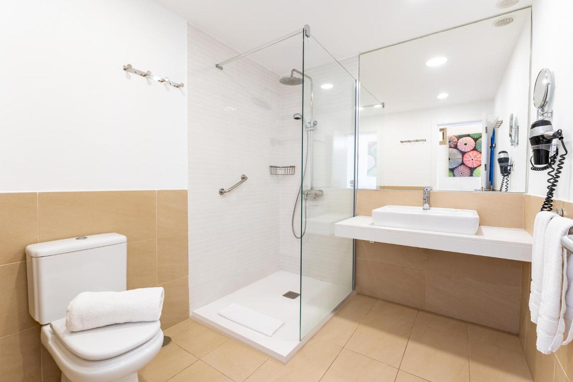 Classic One Bedroom Apartment High Floor with Sea View