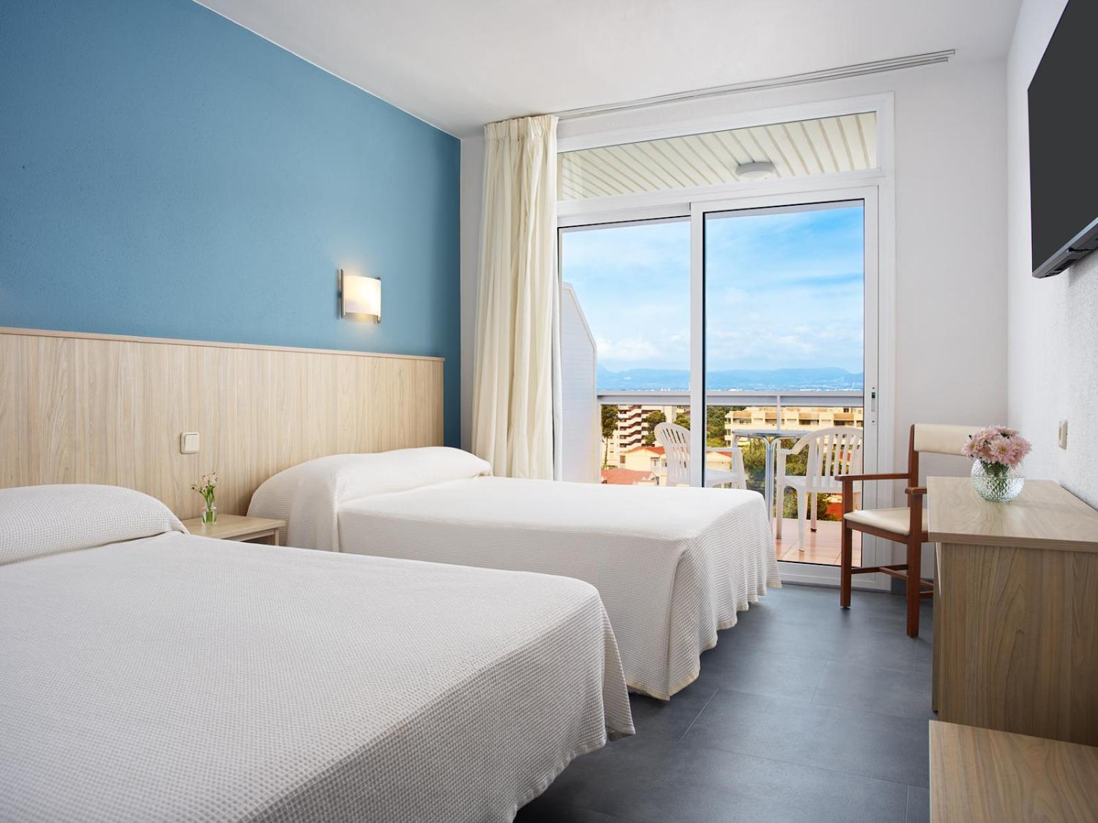 Standard room 4* (2 adults + 2 children),1625483625:JPEG