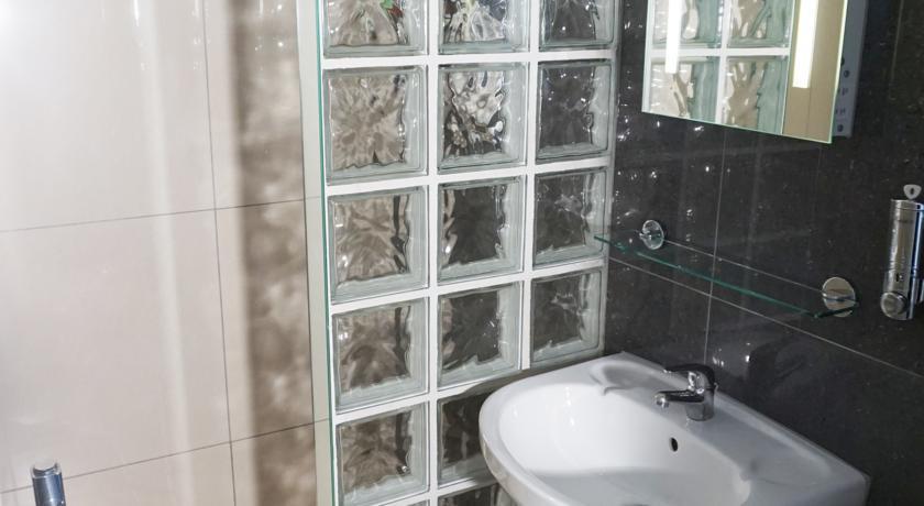 Standard Double Room,688716423:JPEG