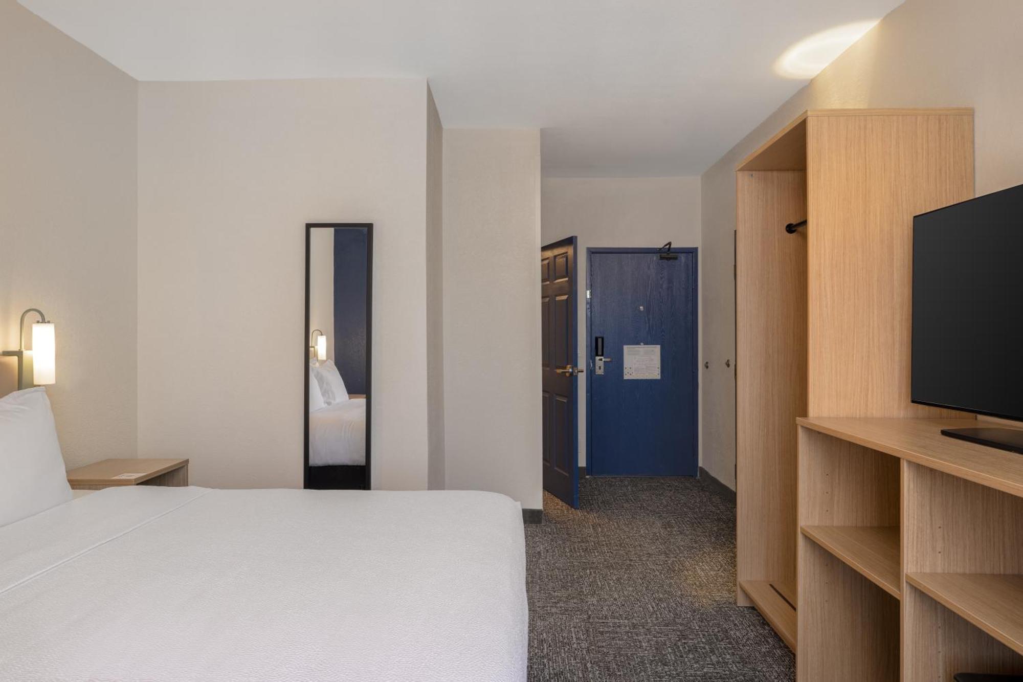 Habitación con bañera adaptada para personas de movilidad reducida/con discapacidad auditiva - 1 cama extragrande