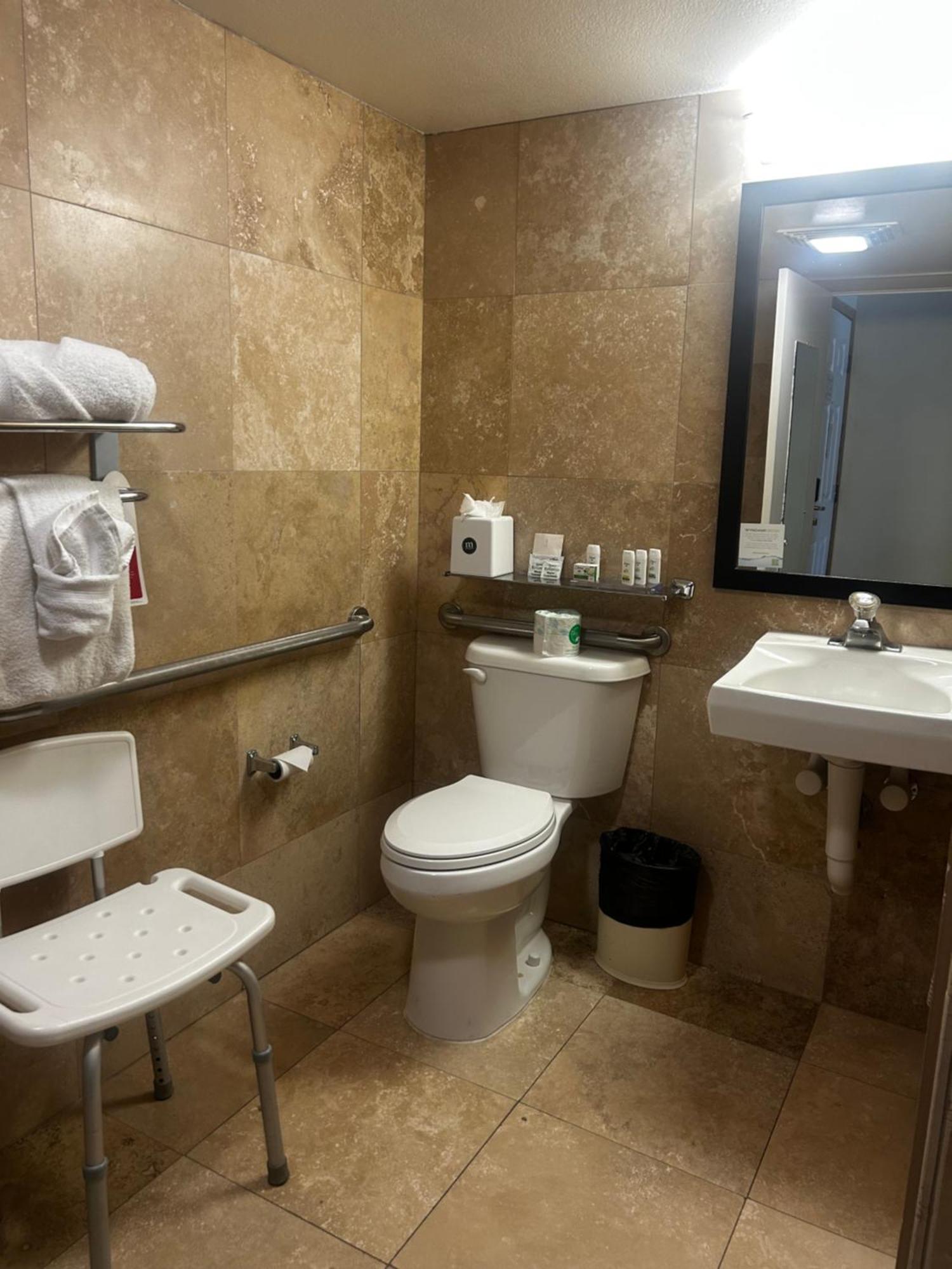 Chambre Lit Queen-Size Accessible aux Personnes à Mobilité Réduite - Non-Fumeurs