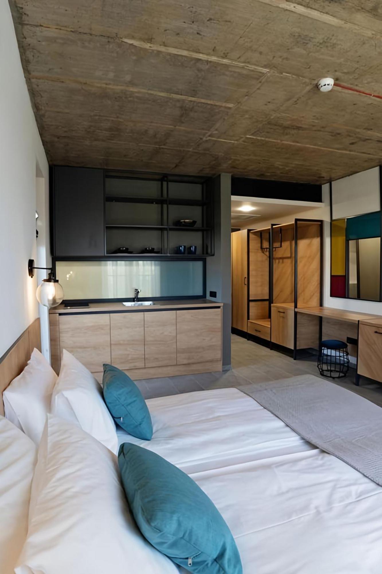 Studio mit Balkon
